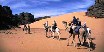 Nordafrika, Algerien: Meharee am Rand des Tassili-Plateaus in der Nähe von Djanet